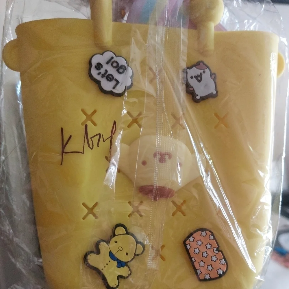 Small Girls Yellow Sanrio croc bag with multi-coloured charms #Sanrio #CrocBag
